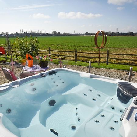 Air Maison - The Cow Shed Wow Factor Countryside Retreat Westbourne  エクステリア 写真