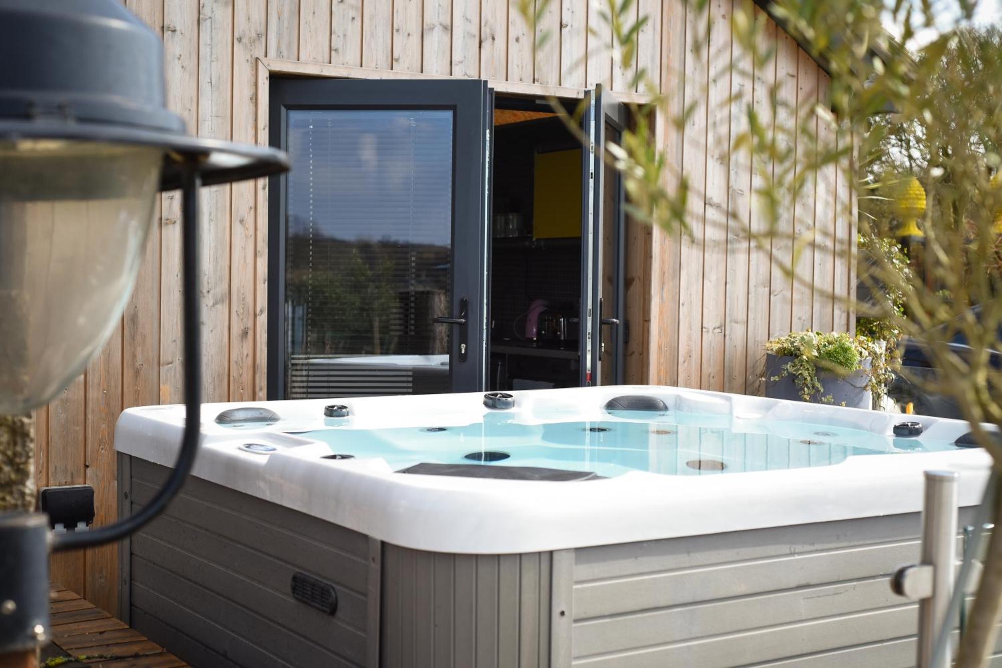 Air Maison - The Cow Shed Wow Factor Countryside Retreat Westbourne  エクステリア 写真