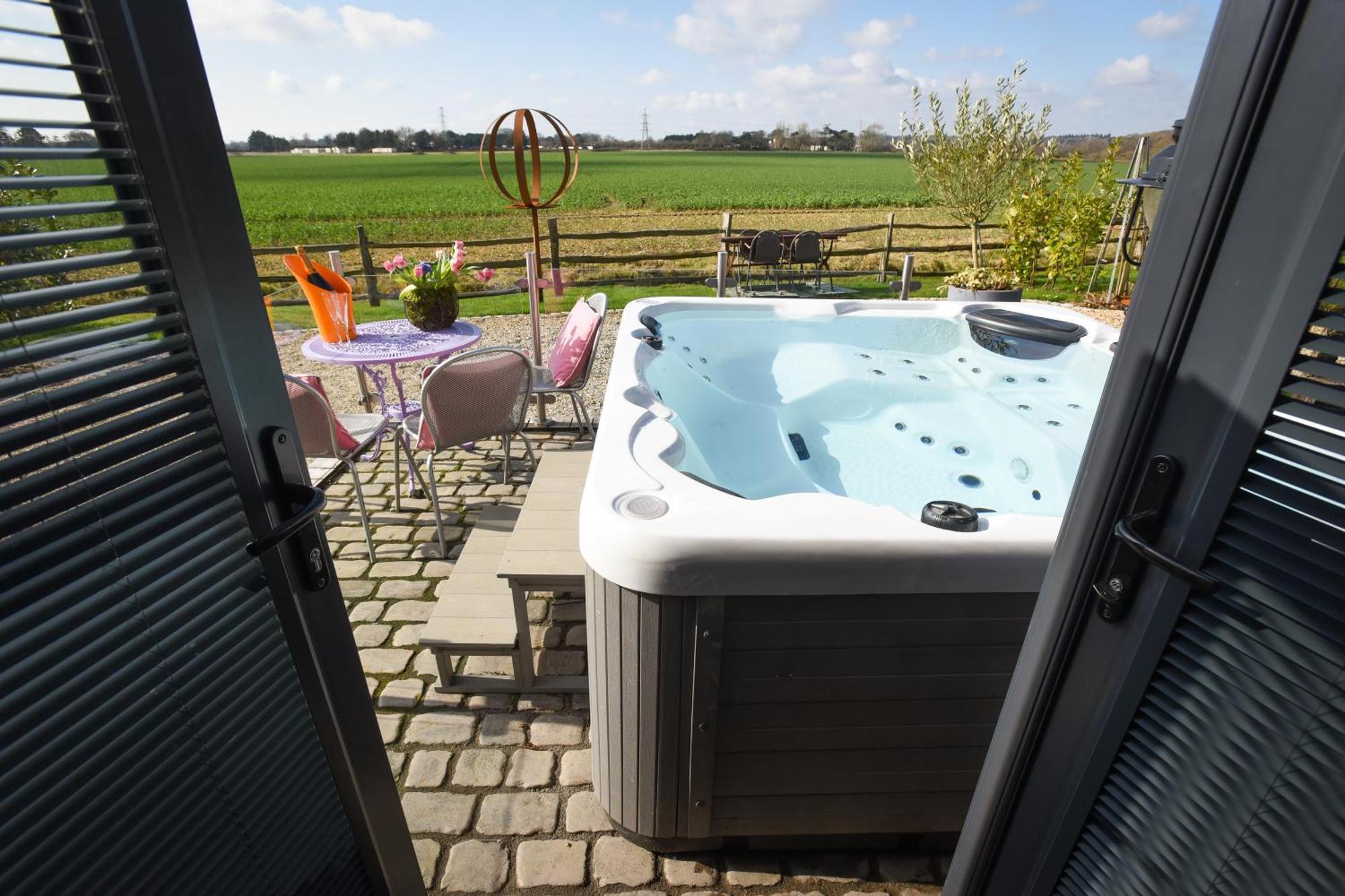 Air Maison - The Cow Shed Wow Factor Countryside Retreat Westbourne  エクステリア 写真