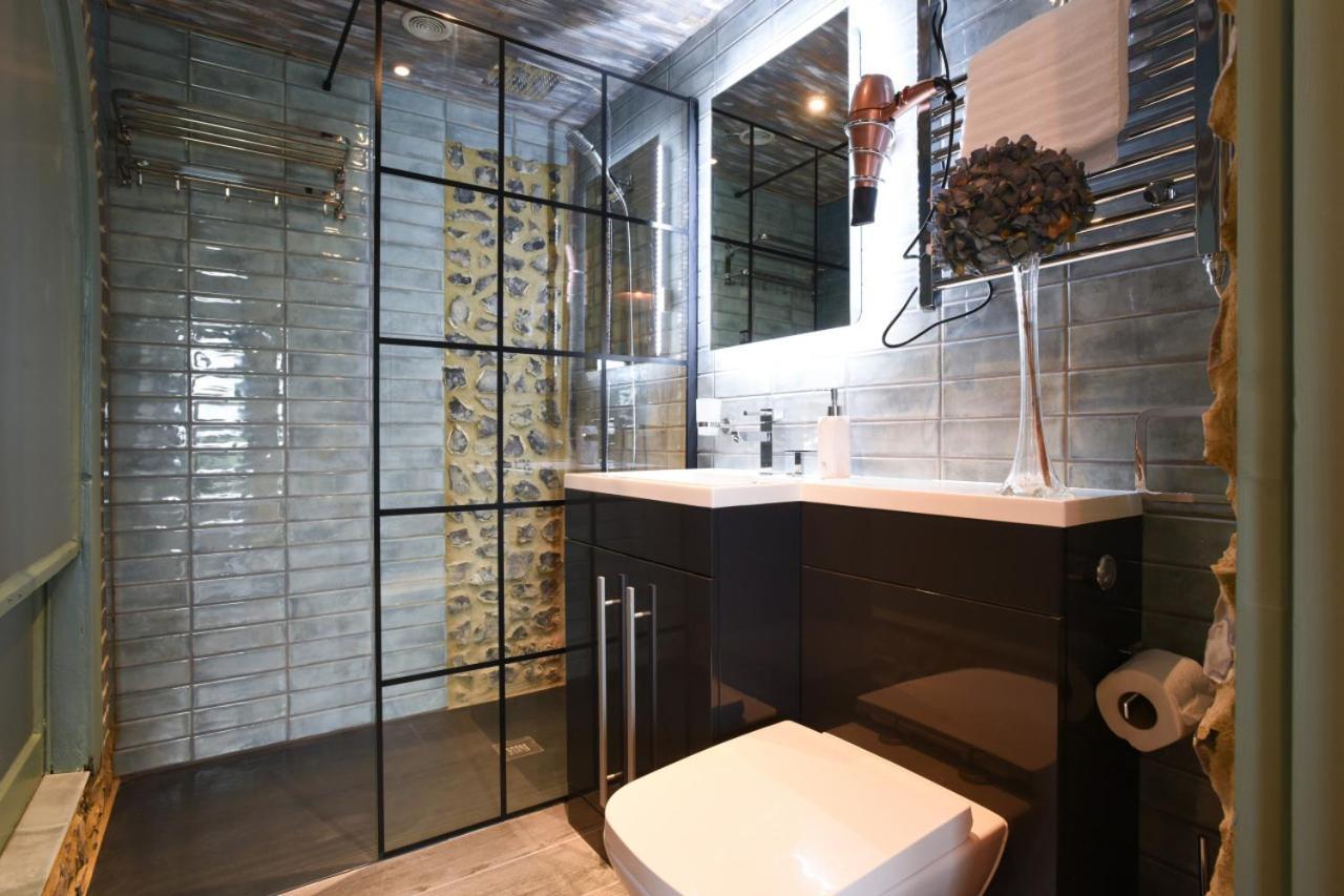Air Maison - The Cow Shed Wow Factor Countryside Retreat Westbourne  エクステリア 写真