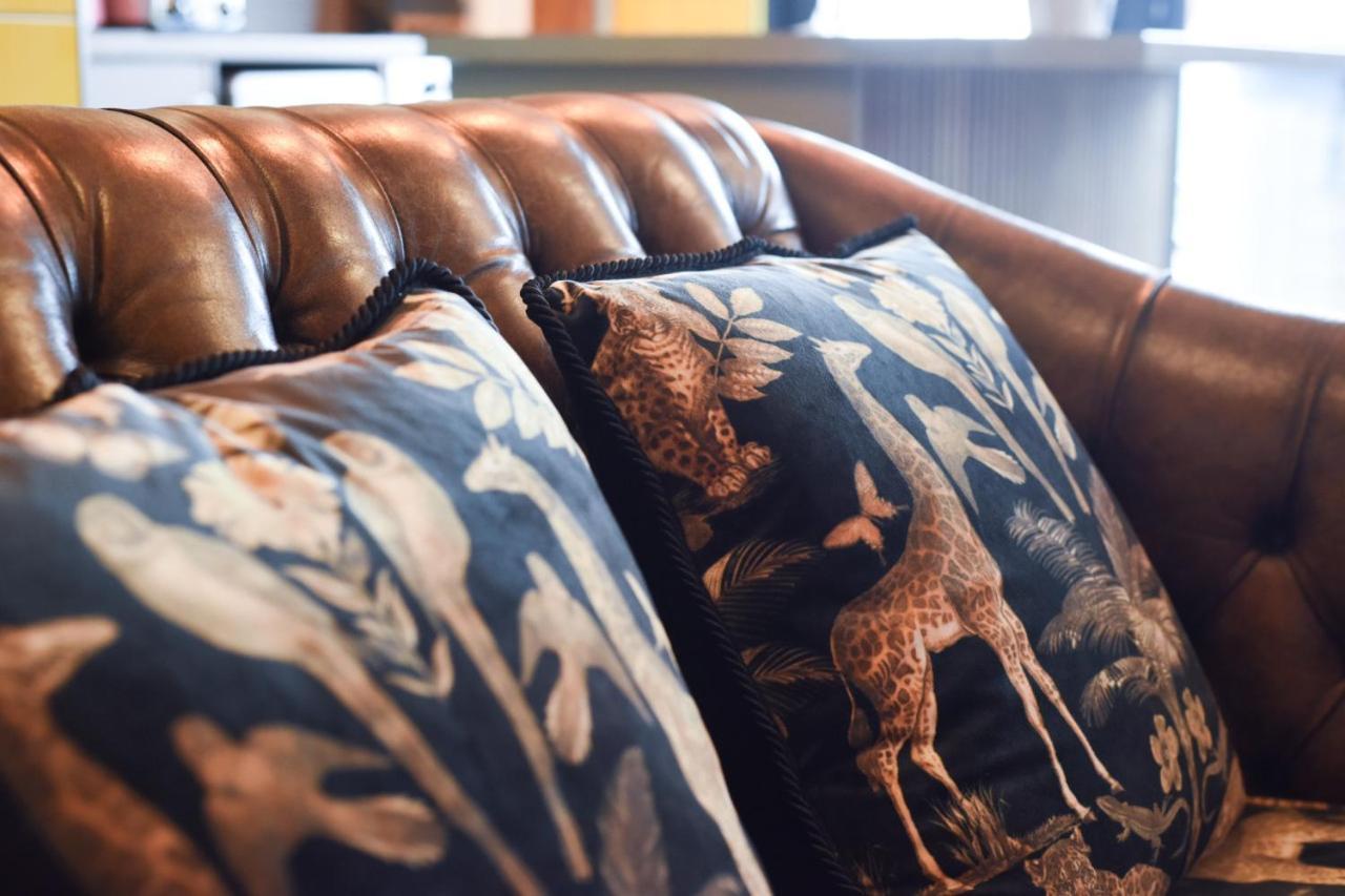 Air Maison - The Cow Shed Wow Factor Countryside Retreat Westbourne  エクステリア 写真